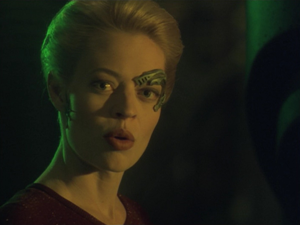 ariane179254_StarTrekVoyager_5x15_5x16_DarkFrontier_7000.jpg