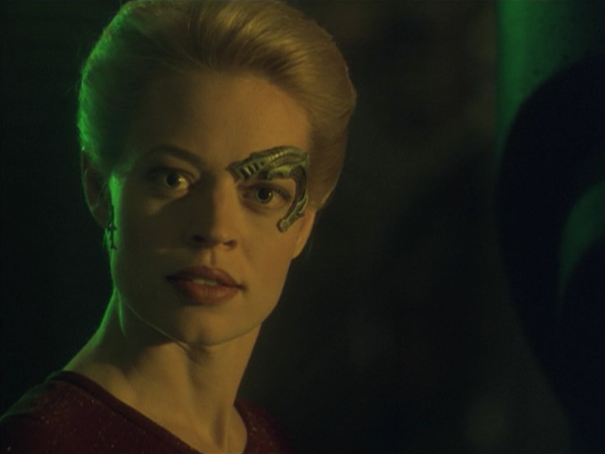 ariane179254_StarTrekVoyager_5x15_5x16_DarkFrontier_7002.jpg