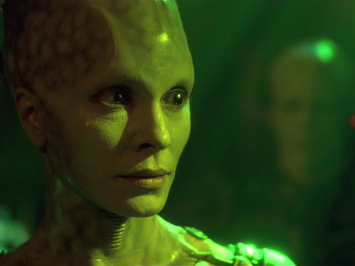 ariane179254_StarTrekVoyager_5x15_5x16_DarkFrontier_7016.jpg