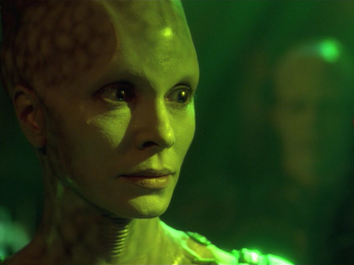 ariane179254_StarTrekVoyager_5x15_5x16_DarkFrontier_7017.jpg