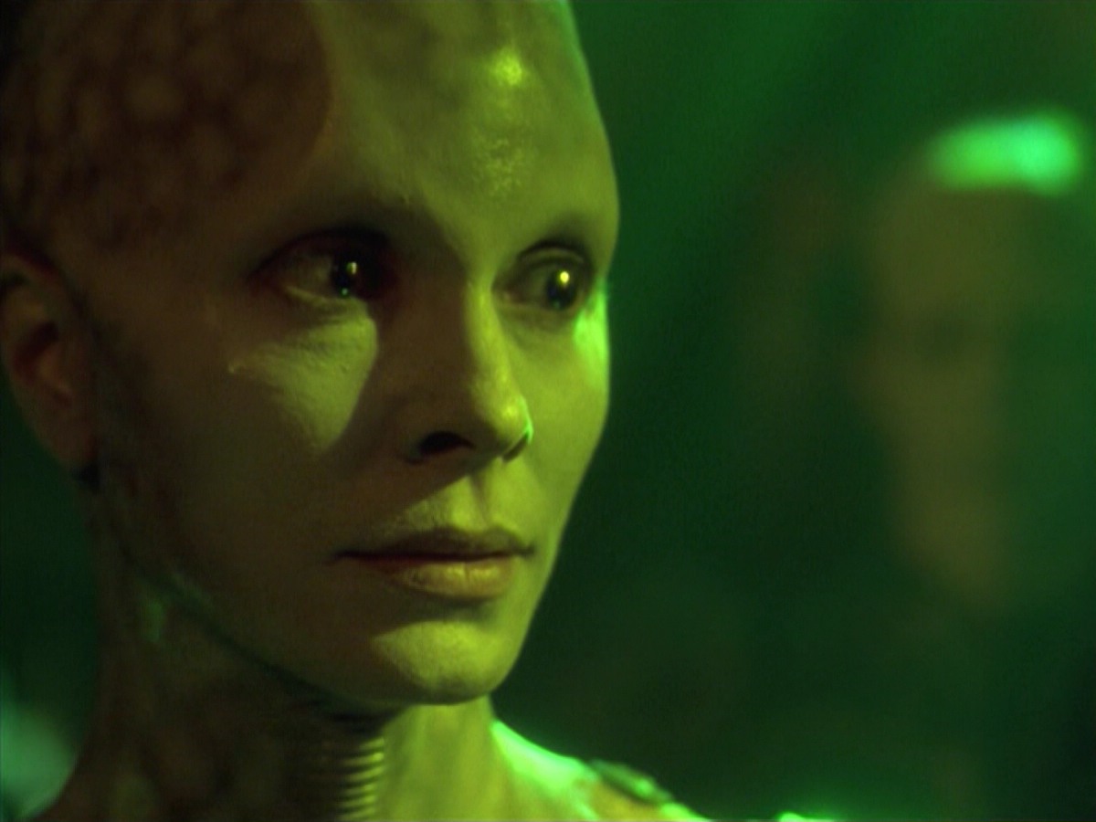 ariane179254_StarTrekVoyager_5x15_5x16_DarkFrontier_7019.jpg