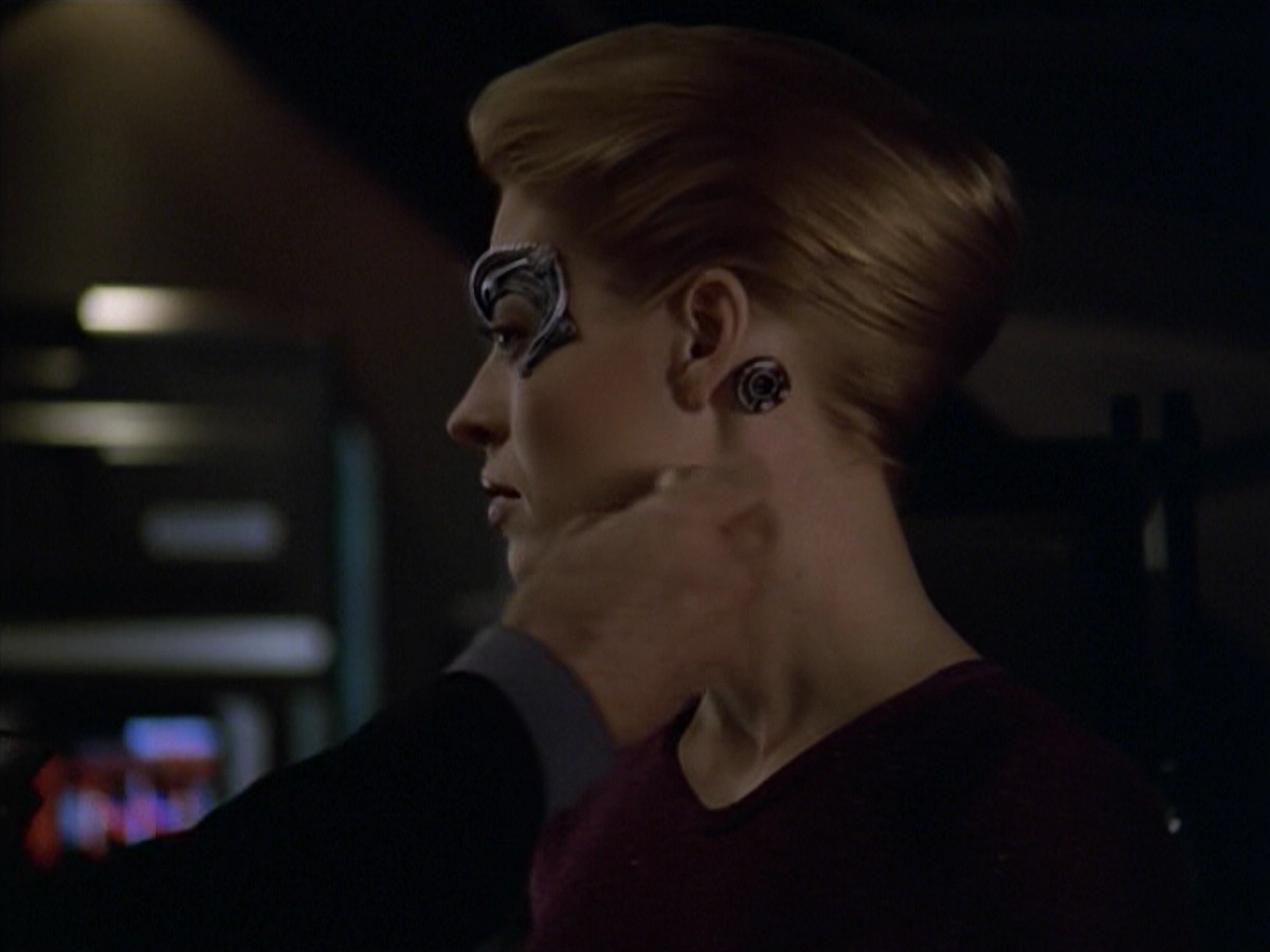 ariane179254_StarTrekVoyager_5x15_5x16_DarkFrontier_7030.jpg