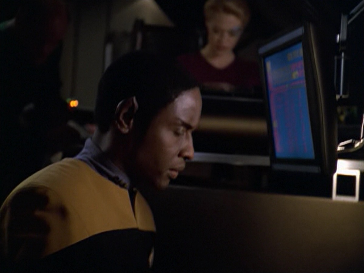 ariane179254_StarTrekVoyager_5x15_5x16_DarkFrontier_7043.jpg
