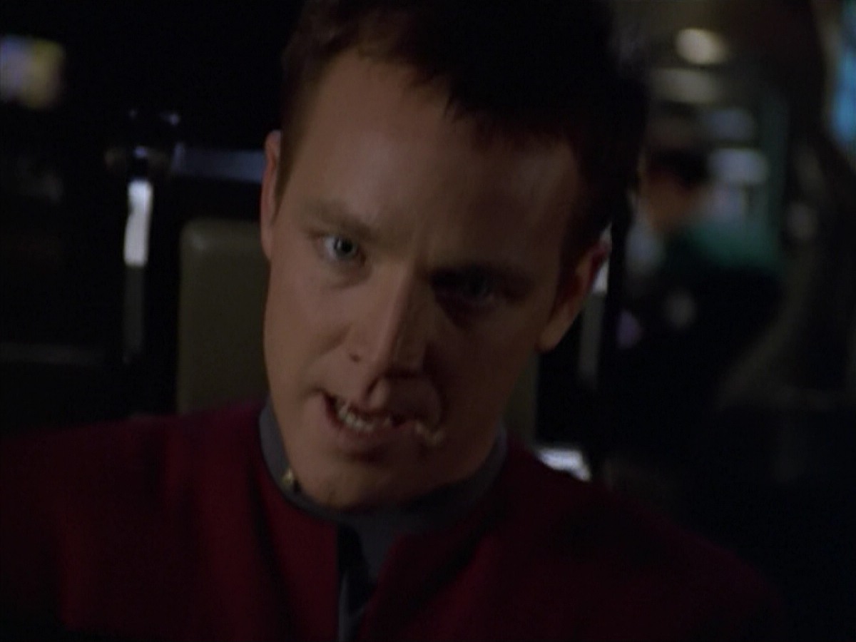 ariane179254_StarTrekVoyager_5x15_5x16_DarkFrontier_7061.jpg