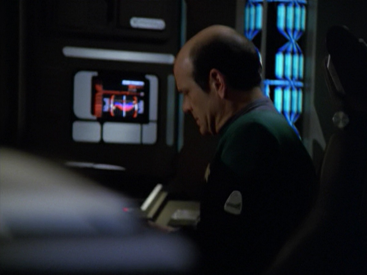 ariane179254_StarTrekVoyager_5x15_5x16_DarkFrontier_7111.jpg