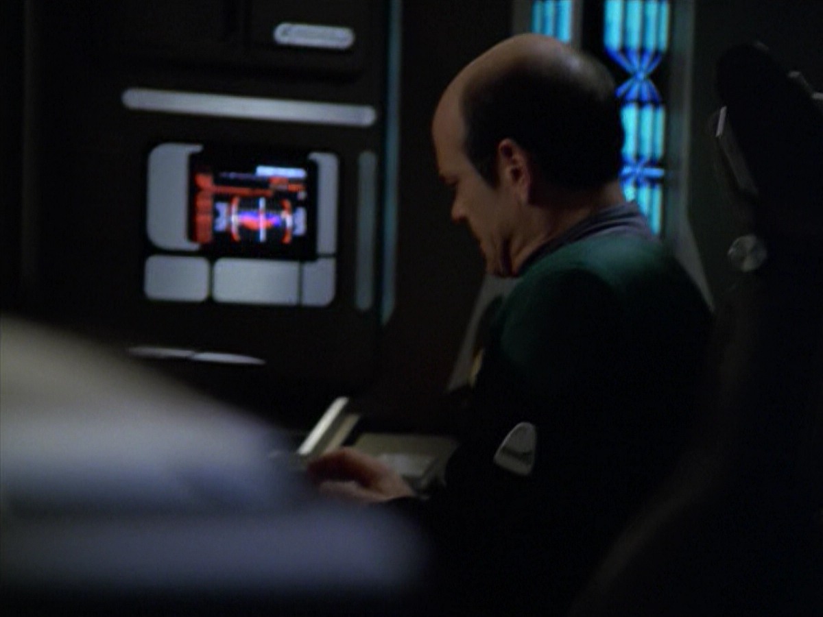 ariane179254_StarTrekVoyager_5x15_5x16_DarkFrontier_7112.jpg