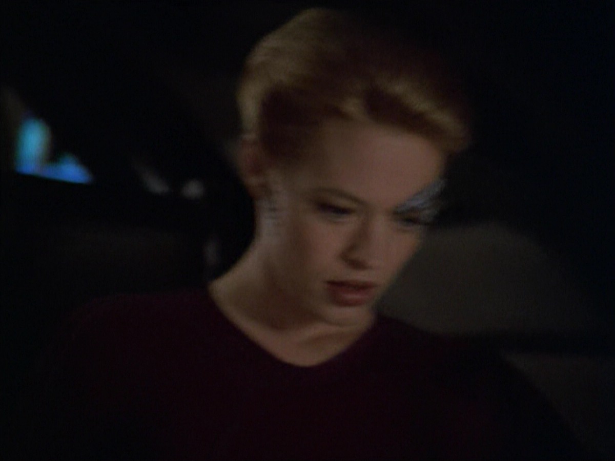 ariane179254_StarTrekVoyager_5x15_5x16_DarkFrontier_7119.jpg