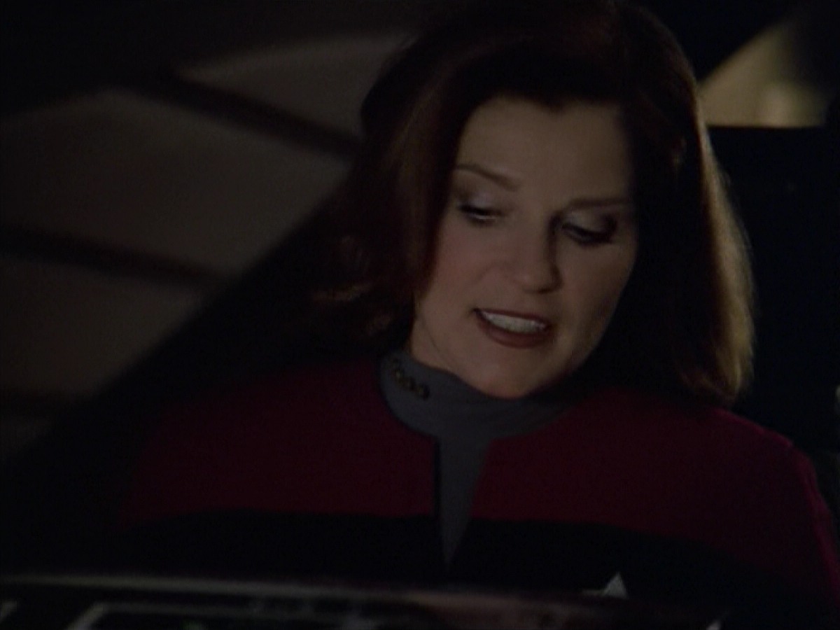 ariane179254_StarTrekVoyager_5x15_5x16_DarkFrontier_7133.jpg
