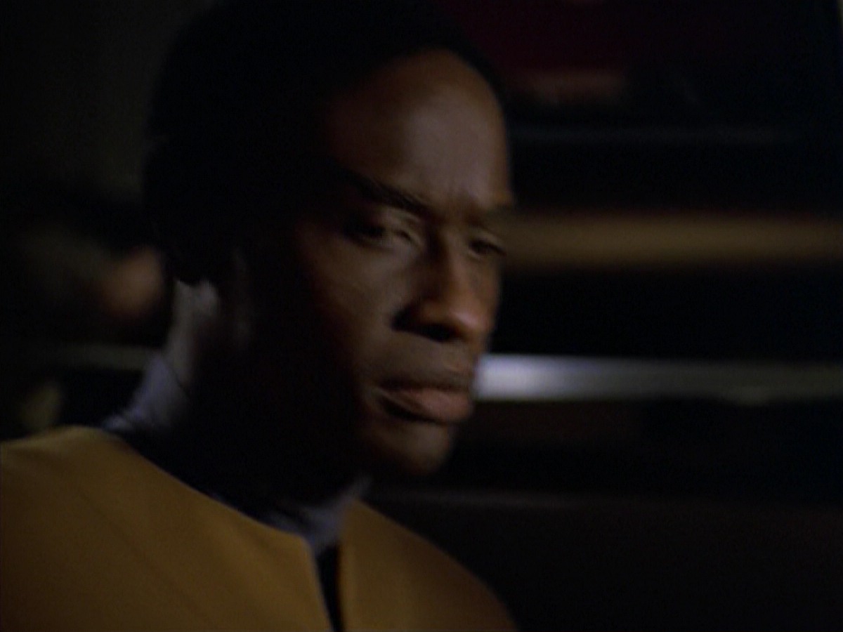 ariane179254_StarTrekVoyager_5x15_5x16_DarkFrontier_7135.jpg