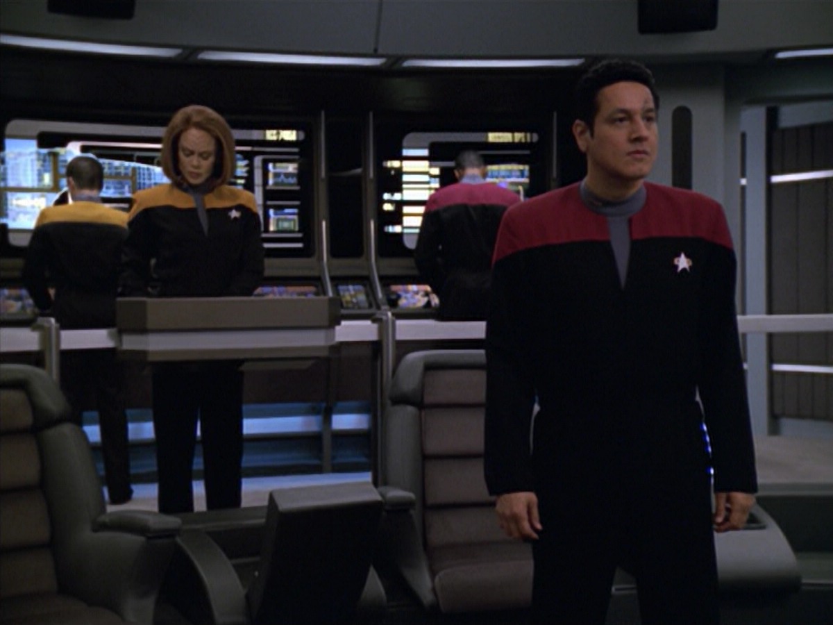 ariane179254_StarTrekVoyager_5x15_5x16_DarkFrontier_7141.jpg