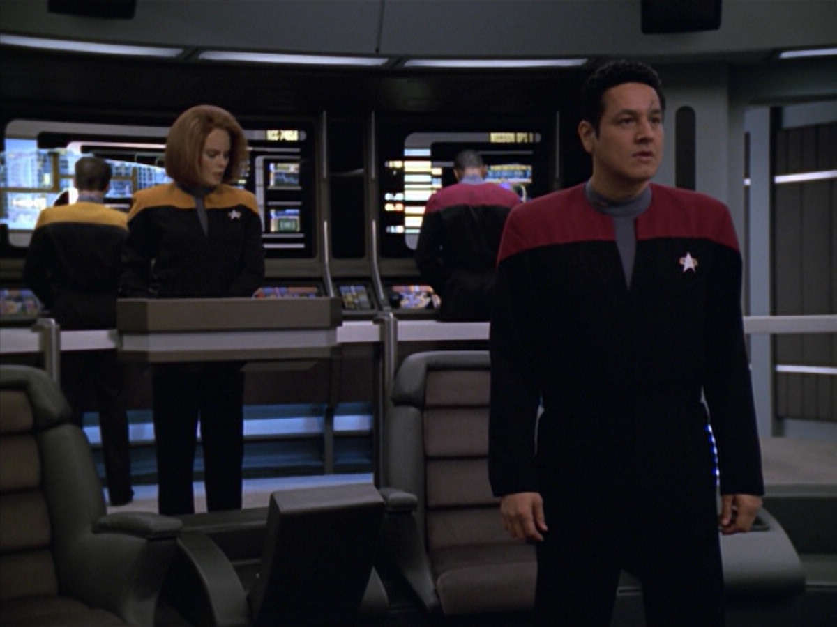 ariane179254_StarTrekVoyager_5x15_5x16_DarkFrontier_7142.jpg