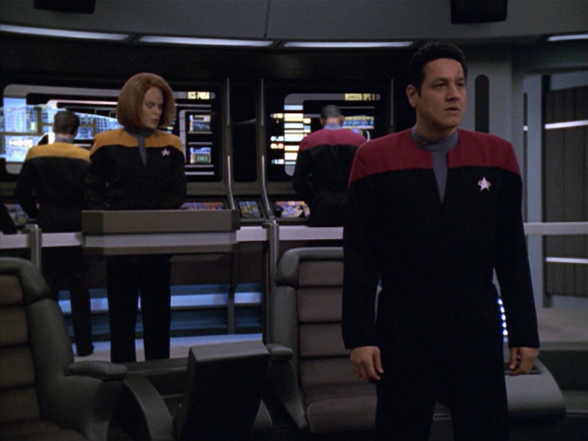 ariane179254_StarTrekVoyager_5x15_5x16_DarkFrontier_7143.jpg