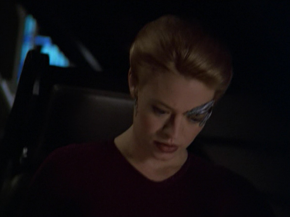 ariane179254_StarTrekVoyager_5x15_5x16_DarkFrontier_7184.jpg