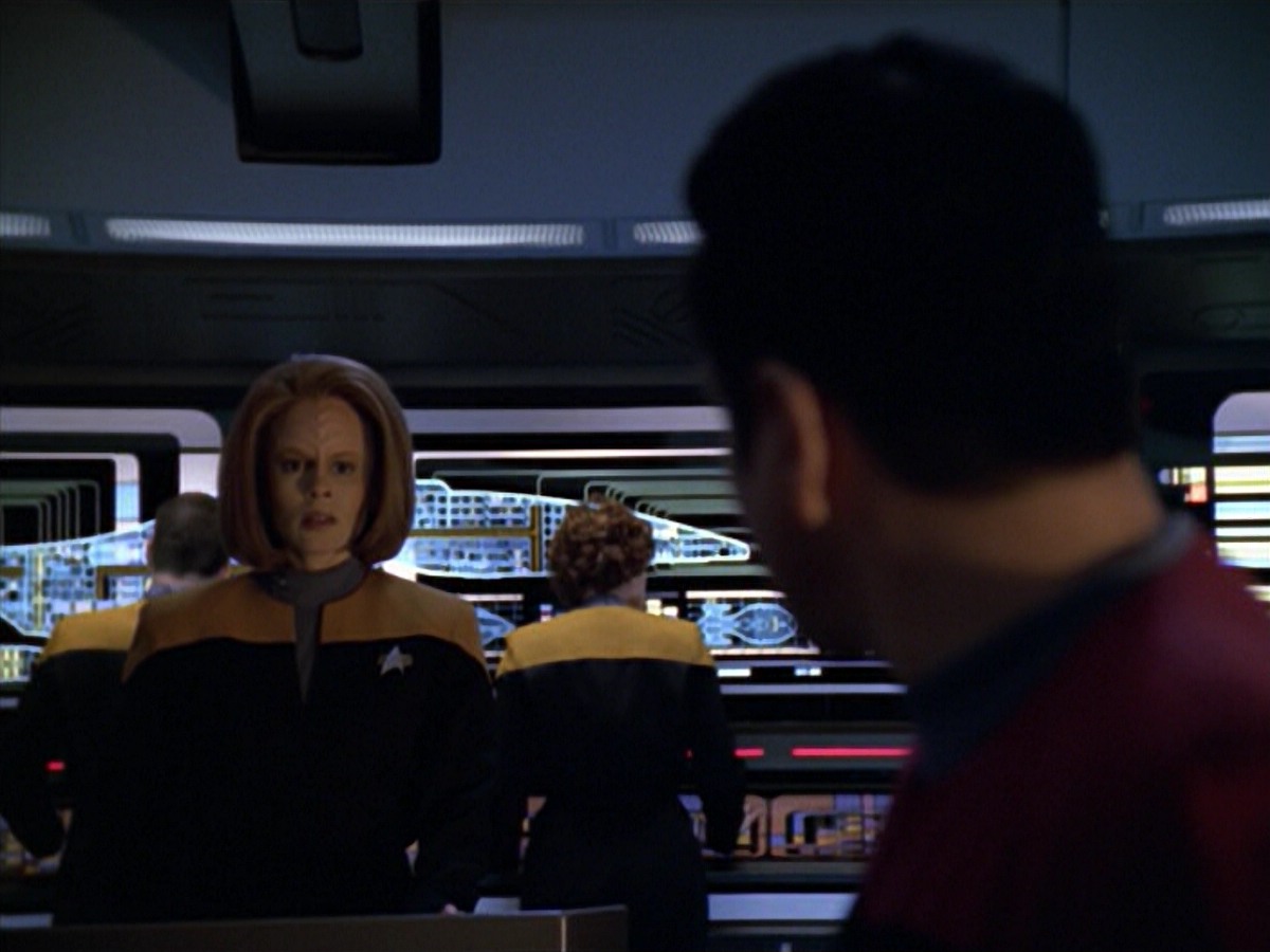 ariane179254_StarTrekVoyager_5x15_5x16_DarkFrontier_7220.jpg