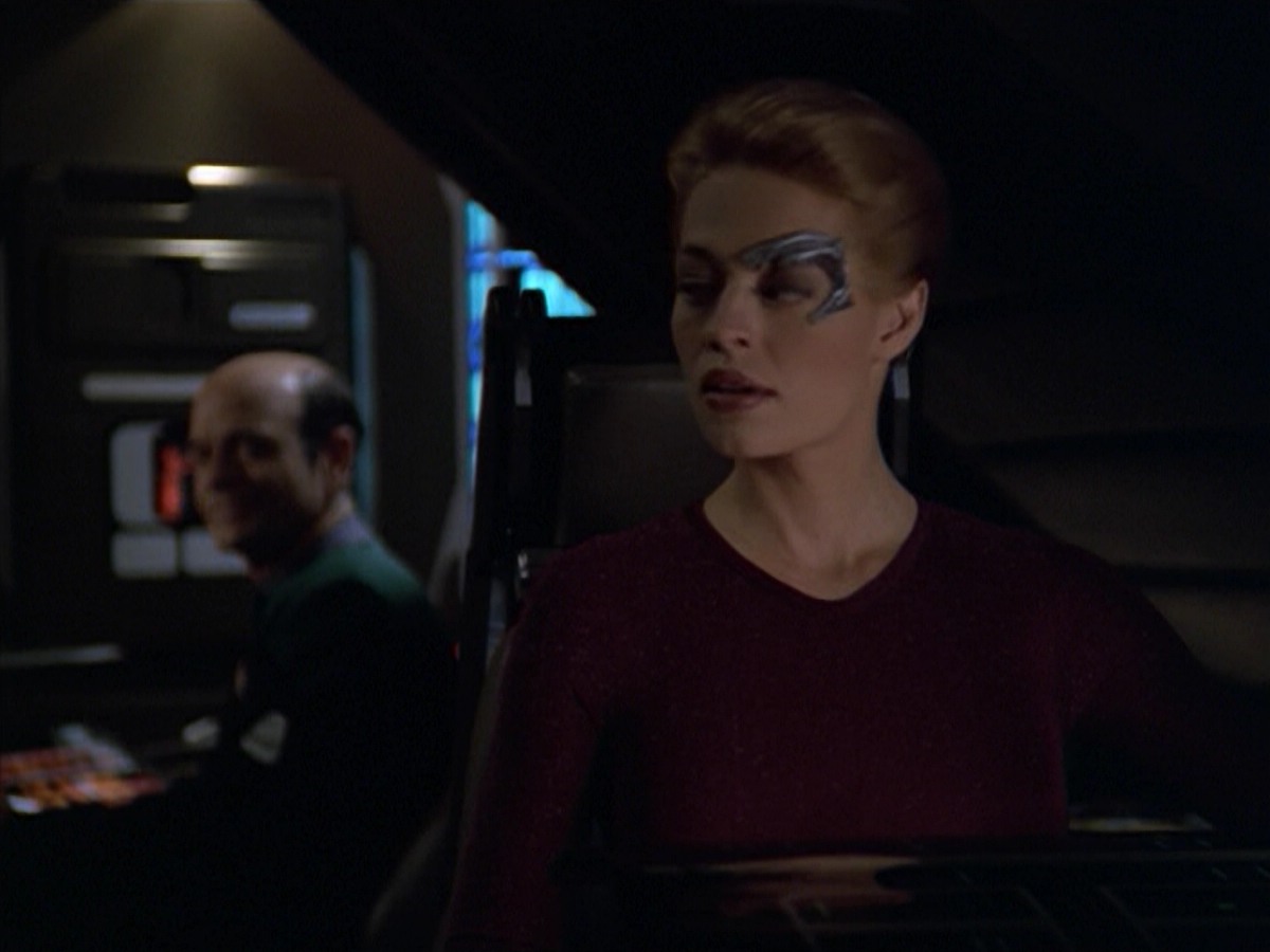 ariane179254_StarTrekVoyager_5x15_5x16_DarkFrontier_7254.jpg