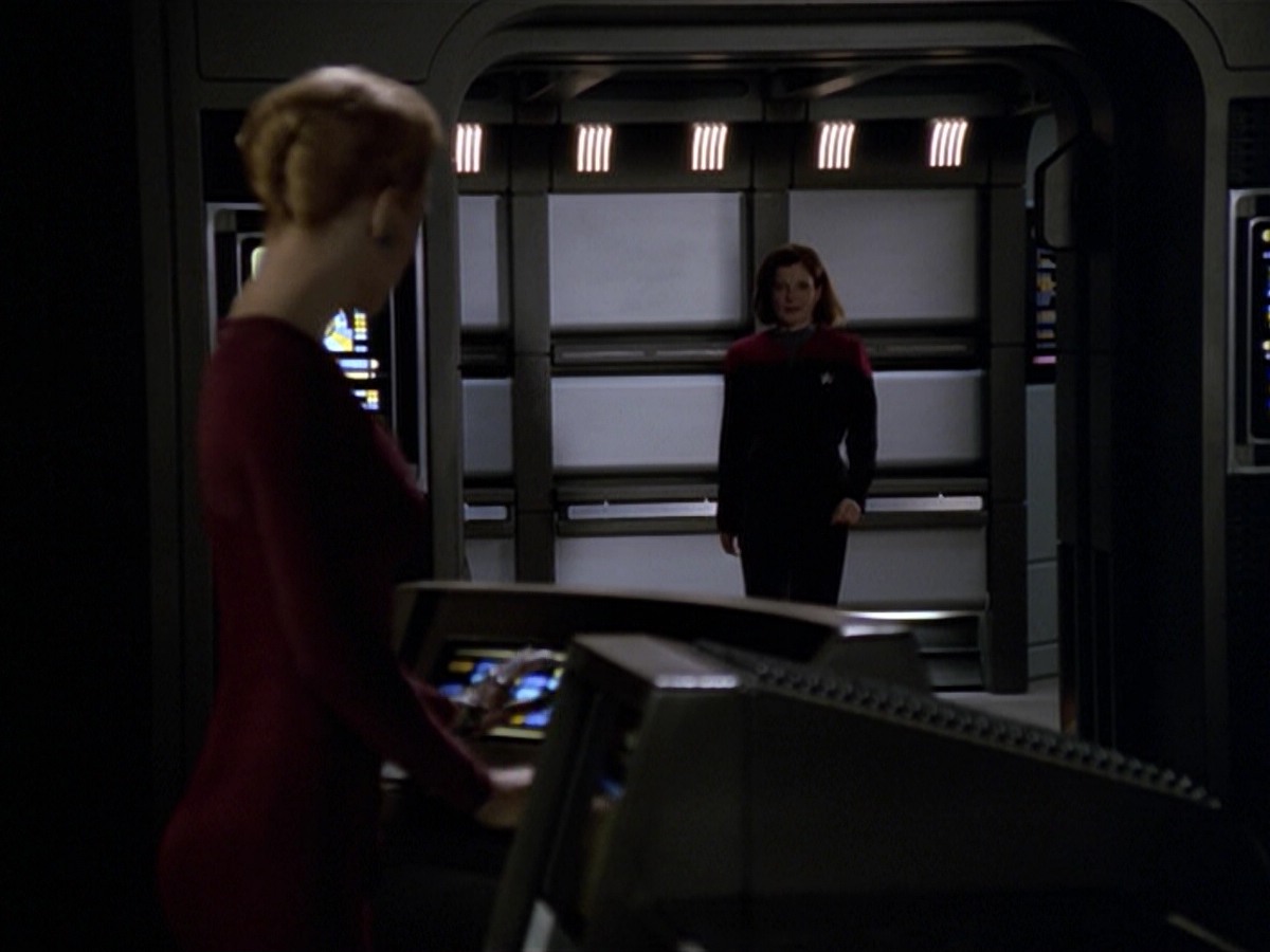 ariane179254_StarTrekVoyager_5x15_5x16_DarkFrontier_7323.jpg