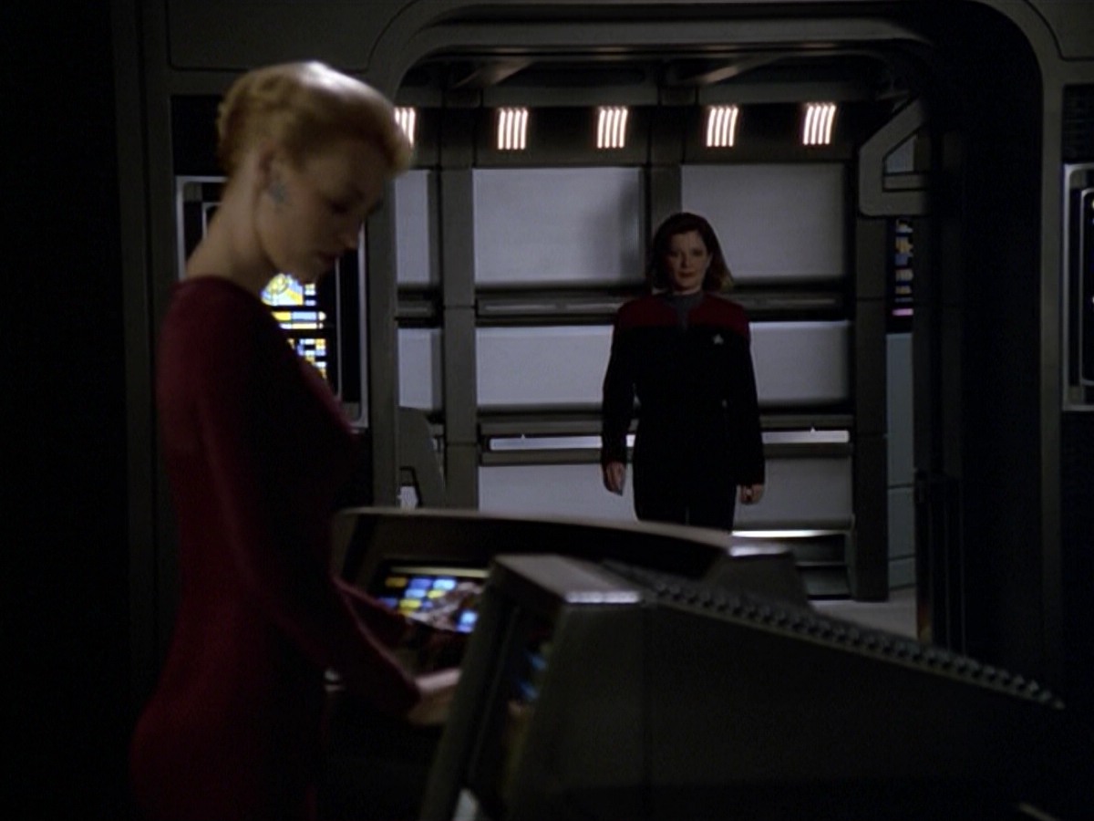 ariane179254_StarTrekVoyager_5x15_5x16_DarkFrontier_7324.jpg