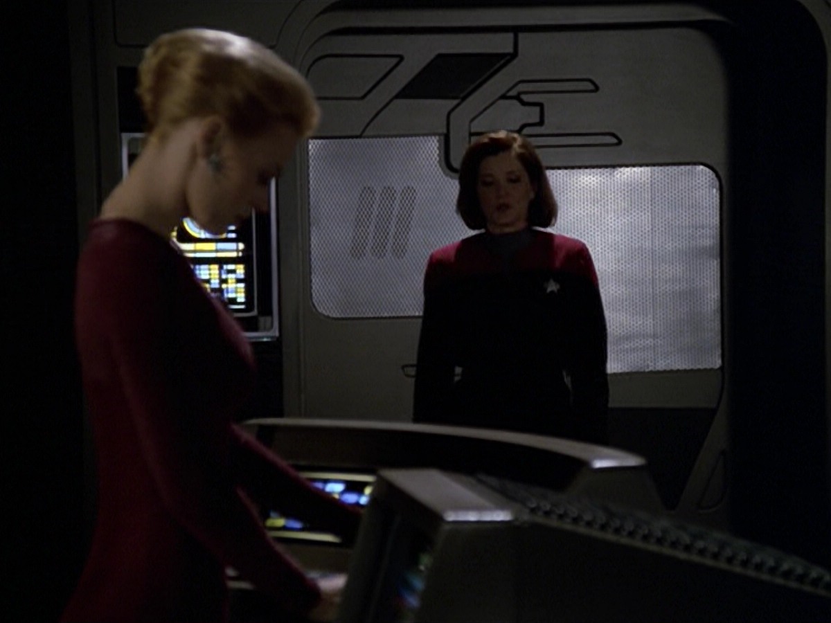 ariane179254_StarTrekVoyager_5x15_5x16_DarkFrontier_7328.jpg
