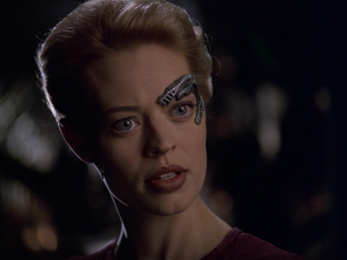 ariane179254_StarTrekVoyager_5x15_5x16_DarkFrontier_7400.jpg