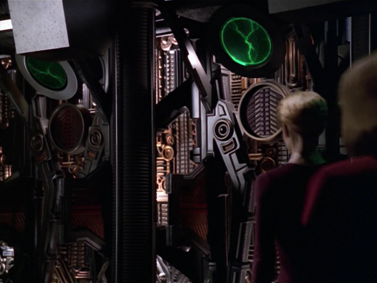 ariane179254_StarTrekVoyager_5x15_5x16_DarkFrontier_7432.jpg