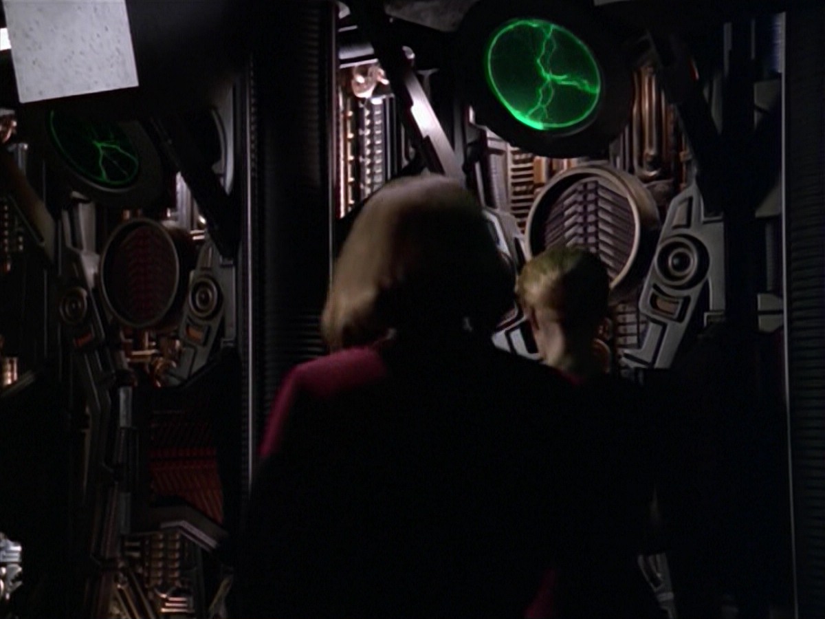 ariane179254_StarTrekVoyager_5x15_5x16_DarkFrontier_7433.jpg