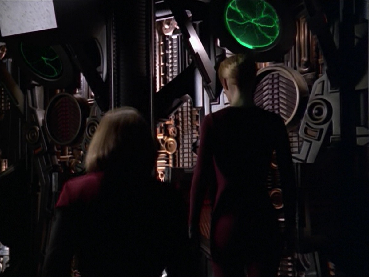 ariane179254_StarTrekVoyager_5x15_5x16_DarkFrontier_7434.jpg