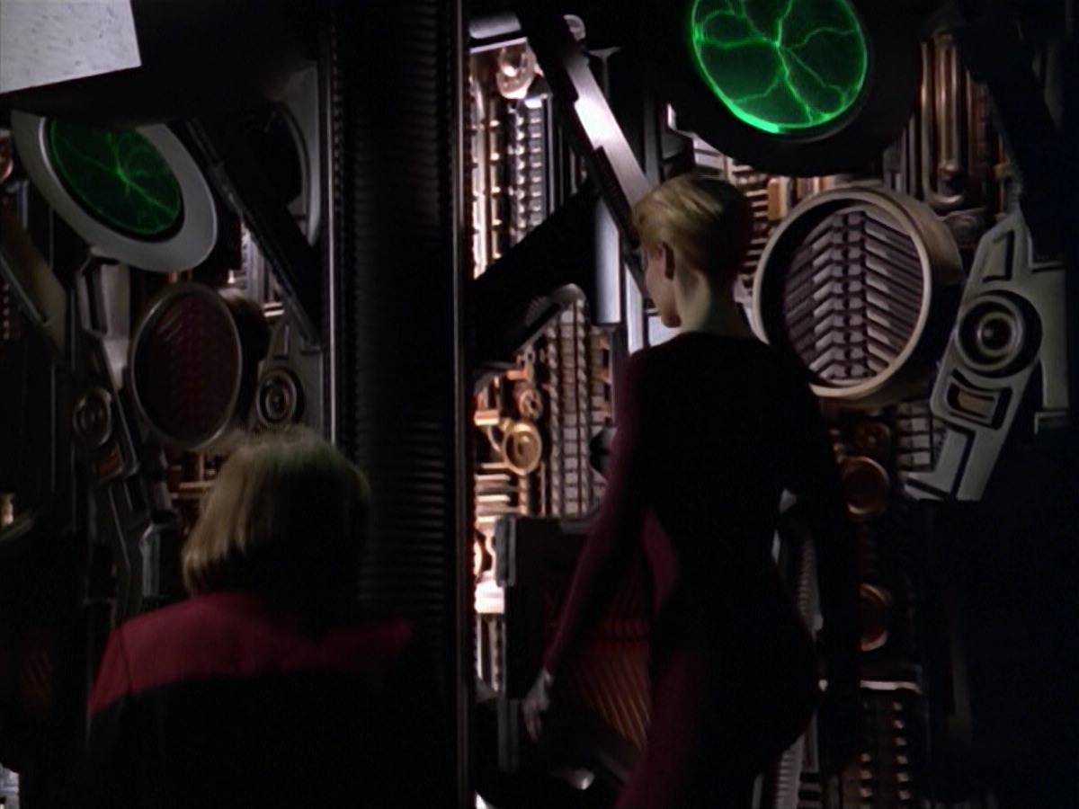 ariane179254_StarTrekVoyager_5x15_5x16_DarkFrontier_7435.jpg