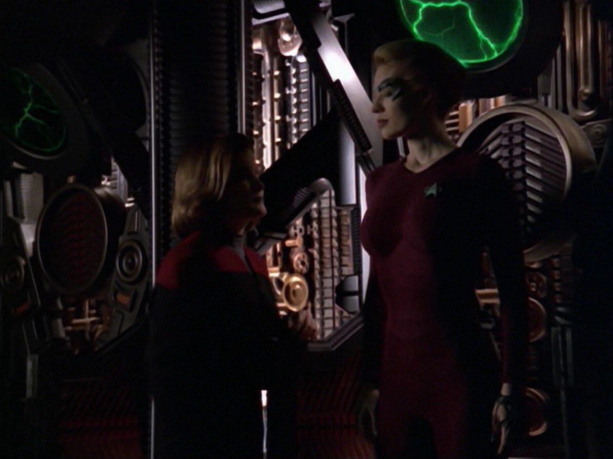 ariane179254_StarTrekVoyager_5x15_5x16_DarkFrontier_7437.jpg