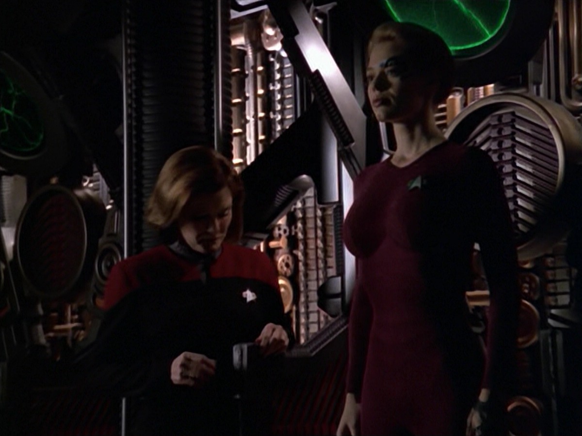 ariane179254_StarTrekVoyager_5x15_5x16_DarkFrontier_7438.jpg