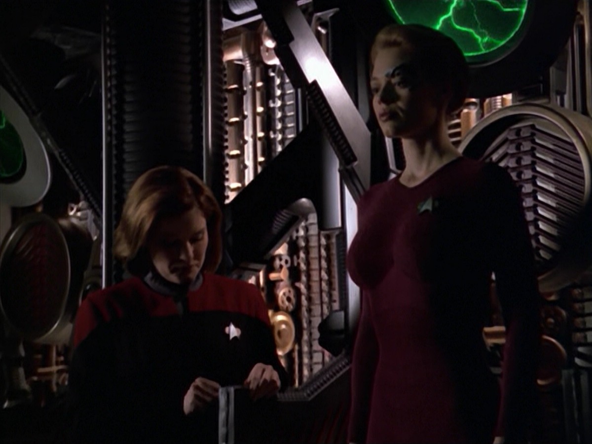 ariane179254_StarTrekVoyager_5x15_5x16_DarkFrontier_7439.jpg