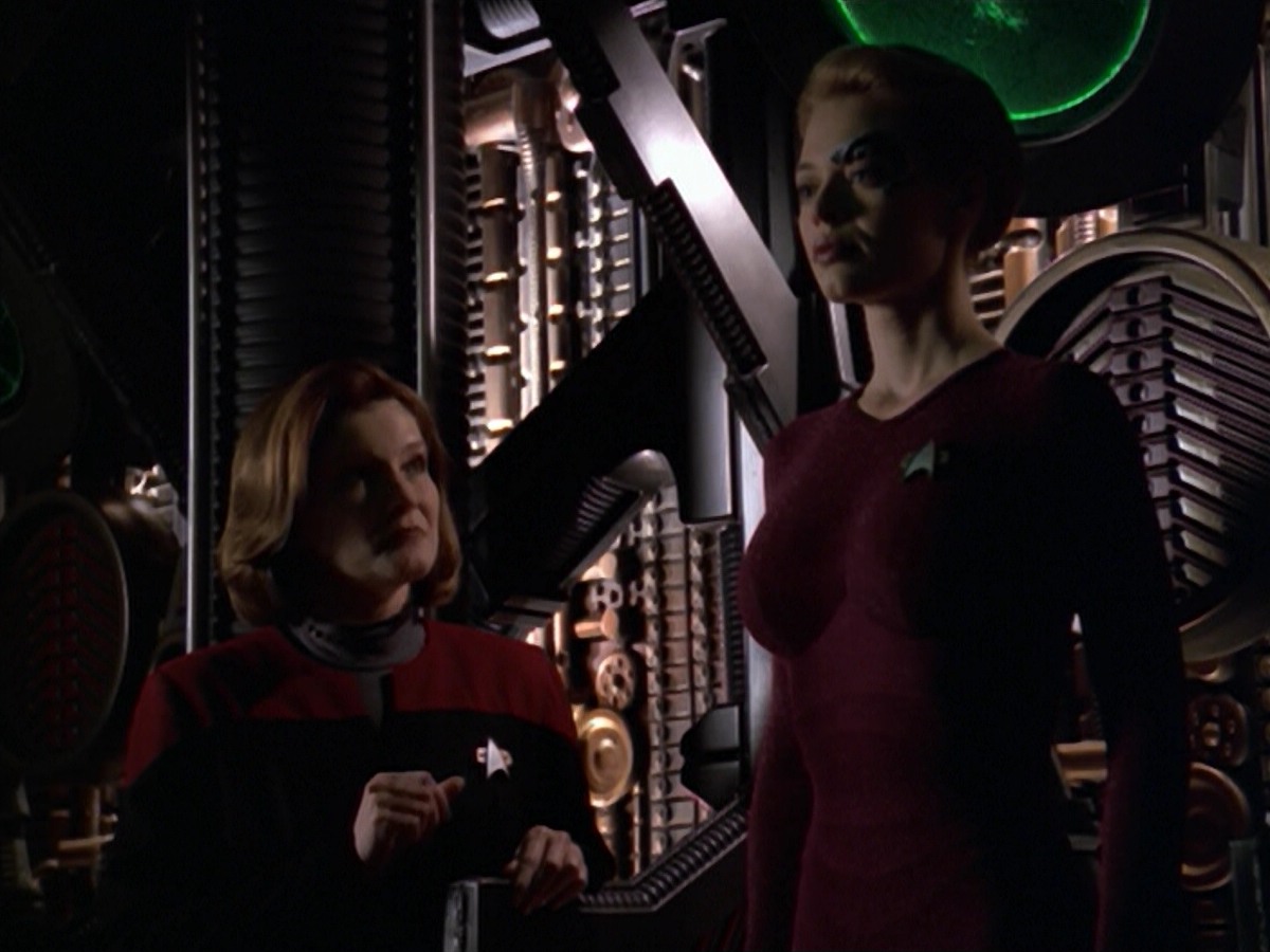 ariane179254_StarTrekVoyager_5x15_5x16_DarkFrontier_7441.jpg