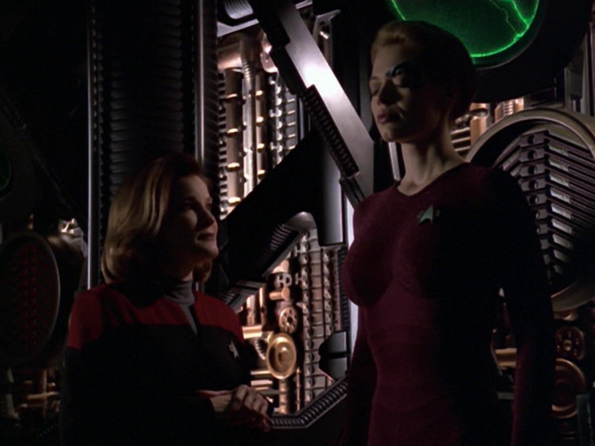 ariane179254_StarTrekVoyager_5x15_5x16_DarkFrontier_7444.jpg