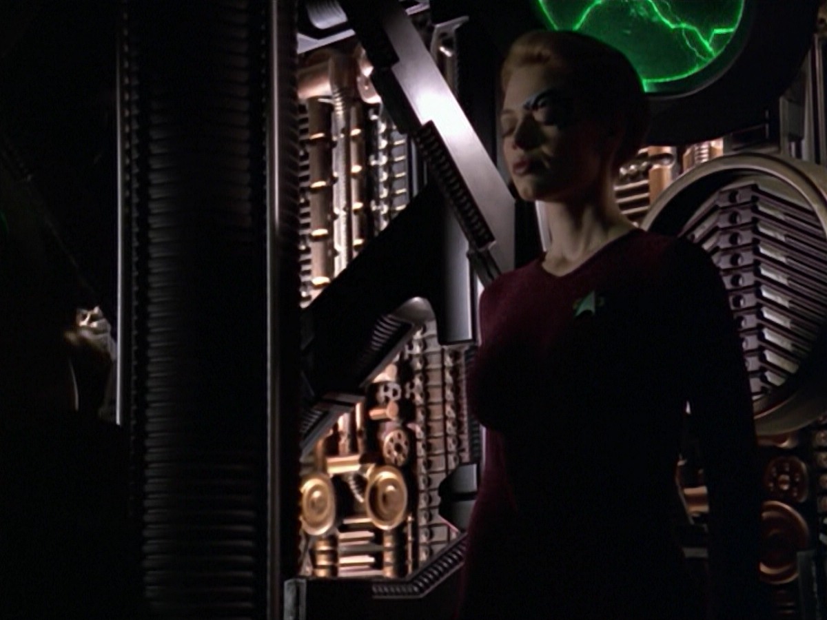 ariane179254_StarTrekVoyager_5x15_5x16_DarkFrontier_7451.jpg