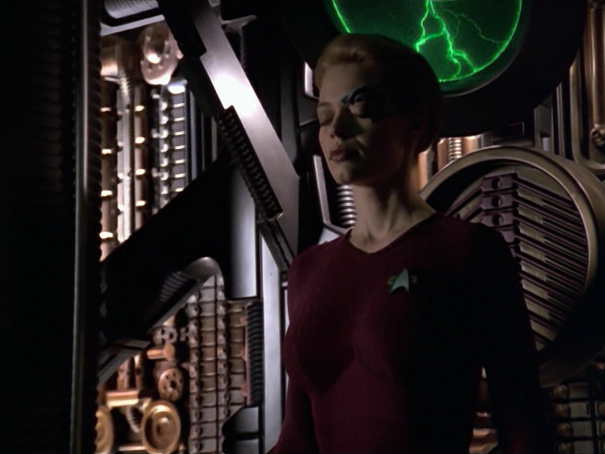 ariane179254_StarTrekVoyager_5x15_5x16_DarkFrontier_7456.jpg