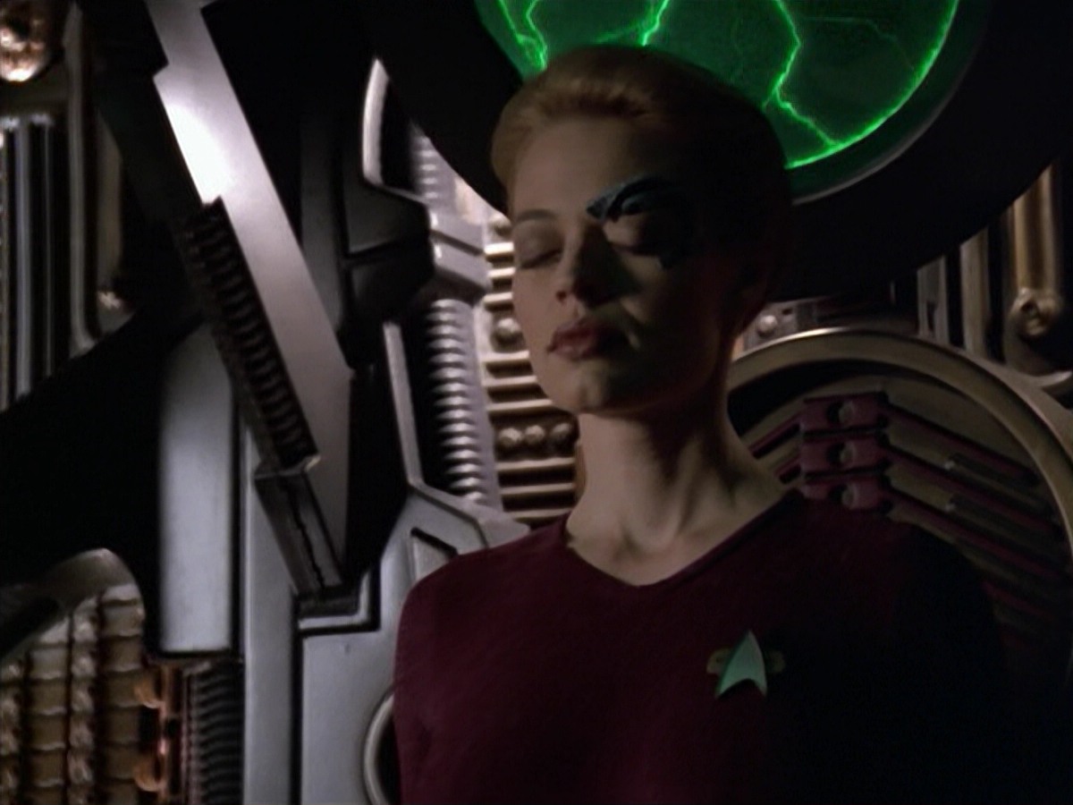 ariane179254_StarTrekVoyager_5x15_5x16_DarkFrontier_7459.jpg