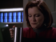 ariane179254_StarTrekVoyager_5x15_5x16_DarkFrontier_4140.jpg