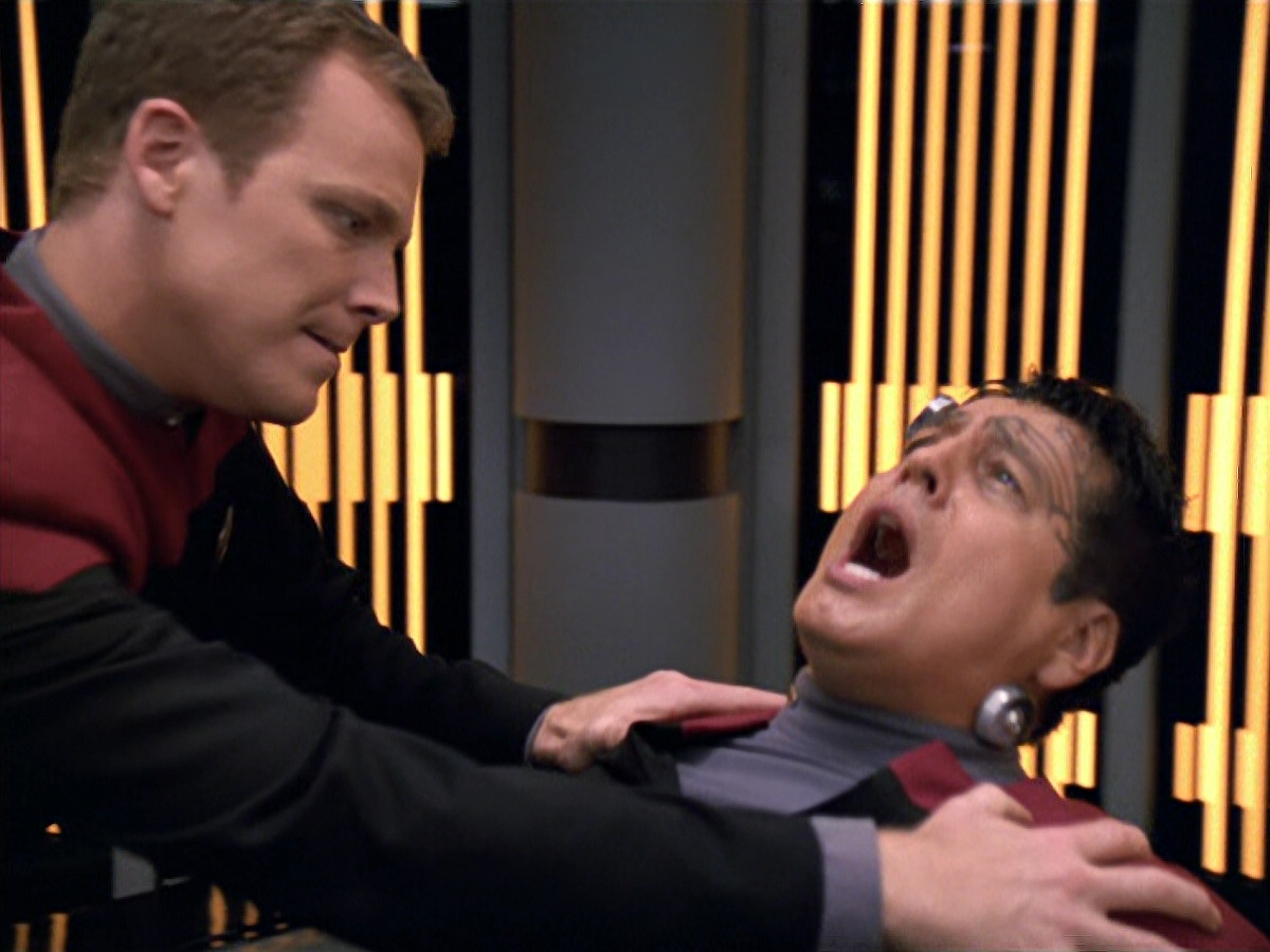 extant_StarTrek_VOY_5x19-TheFight_00004.jpg