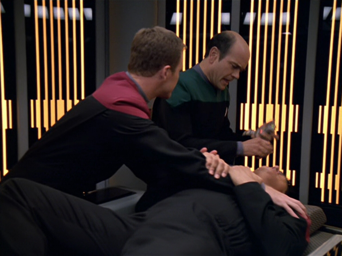 extant_StarTrek_VOY_5x19-TheFight_00016.jpg