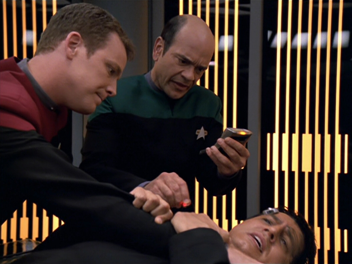 extant_StarTrek_VOY_5x19-TheFight_00020.jpg