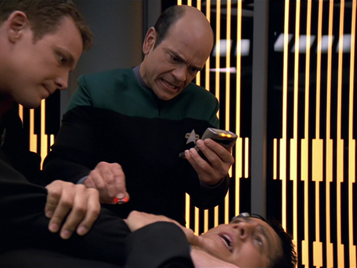 extant_StarTrek_VOY_5x19-TheFight_00021.jpg