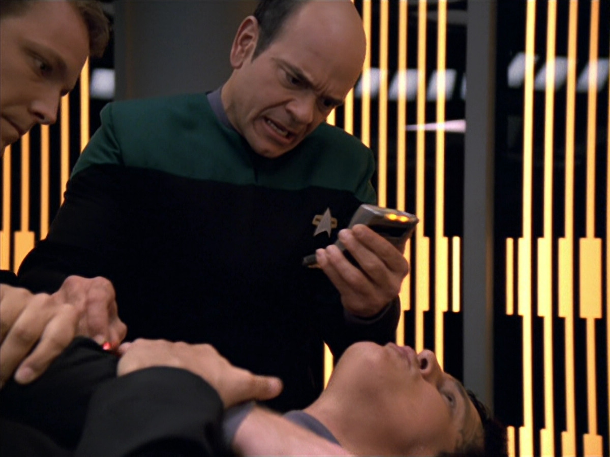 extant_StarTrek_VOY_5x19-TheFight_00022.jpg
