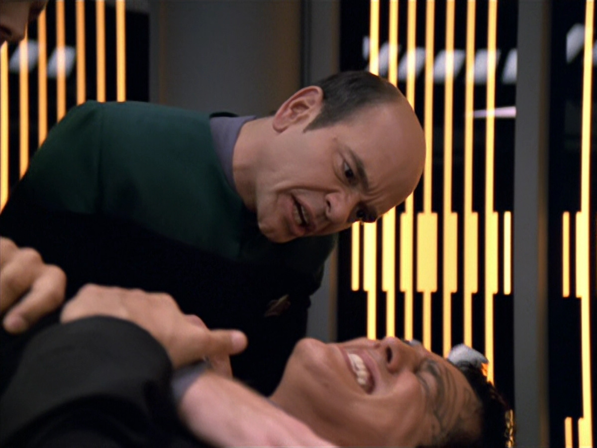 extant_StarTrek_VOY_5x19-TheFight_00023.jpg