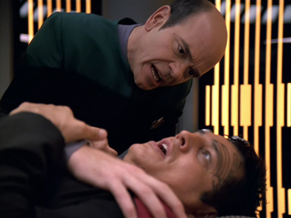 extant_StarTrek_VOY_5x19-TheFight_00024.jpg