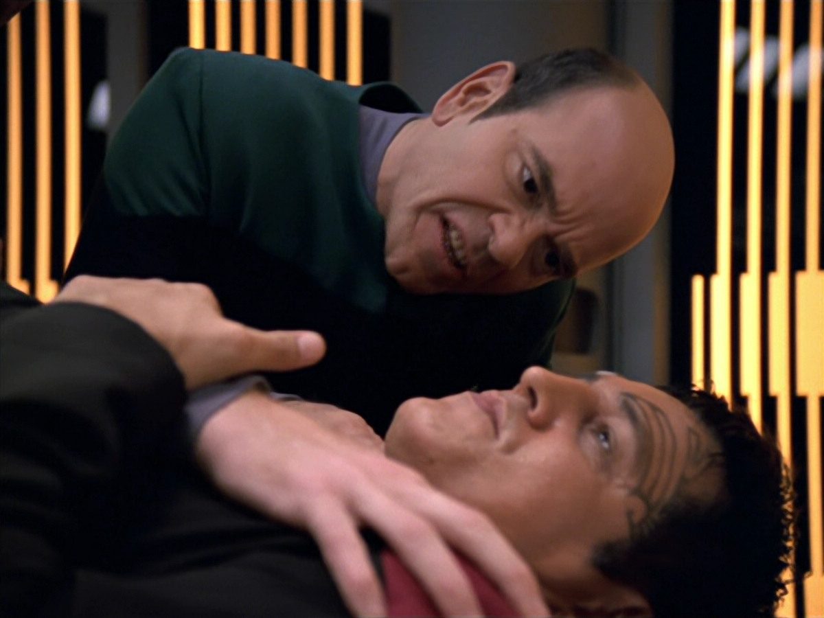 extant_StarTrek_VOY_5x19-TheFight_00025.jpg