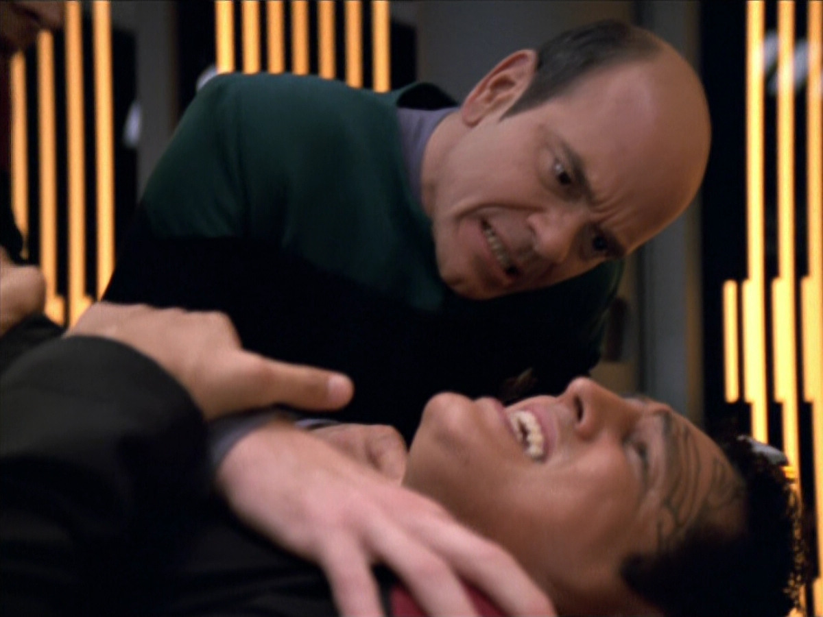 extant_StarTrek_VOY_5x19-TheFight_00028.jpg
