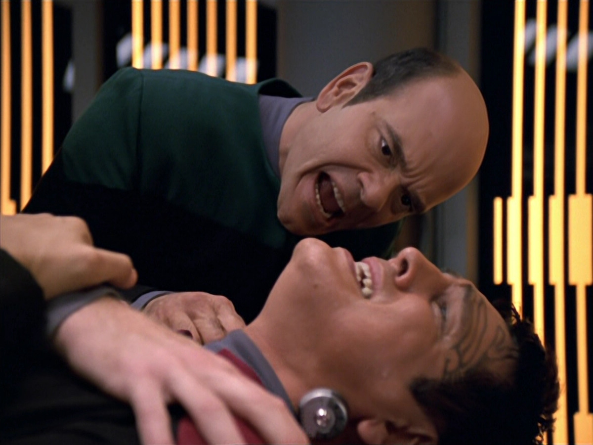 extant_StarTrek_VOY_5x19-TheFight_00033.jpg
