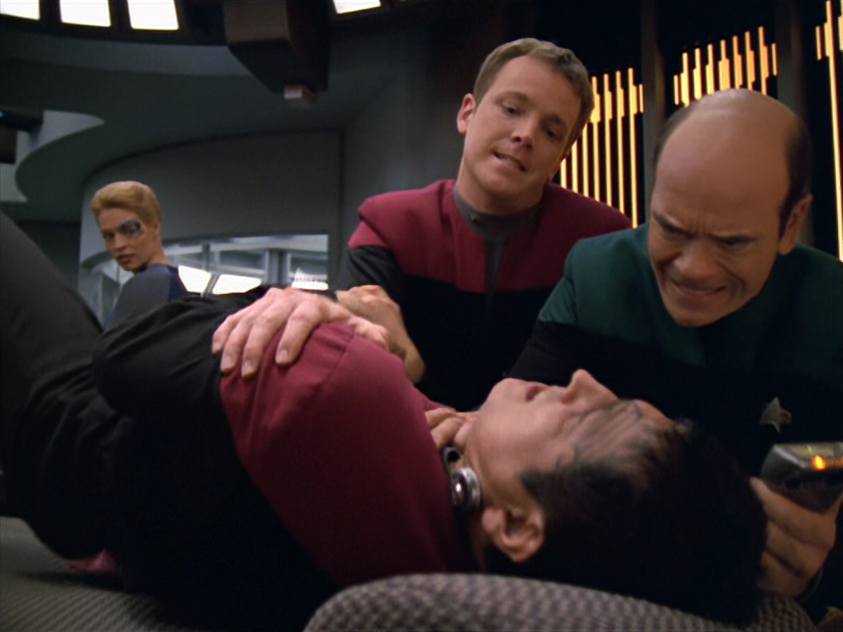 extant_StarTrek_VOY_5x19-TheFight_00050.jpg
