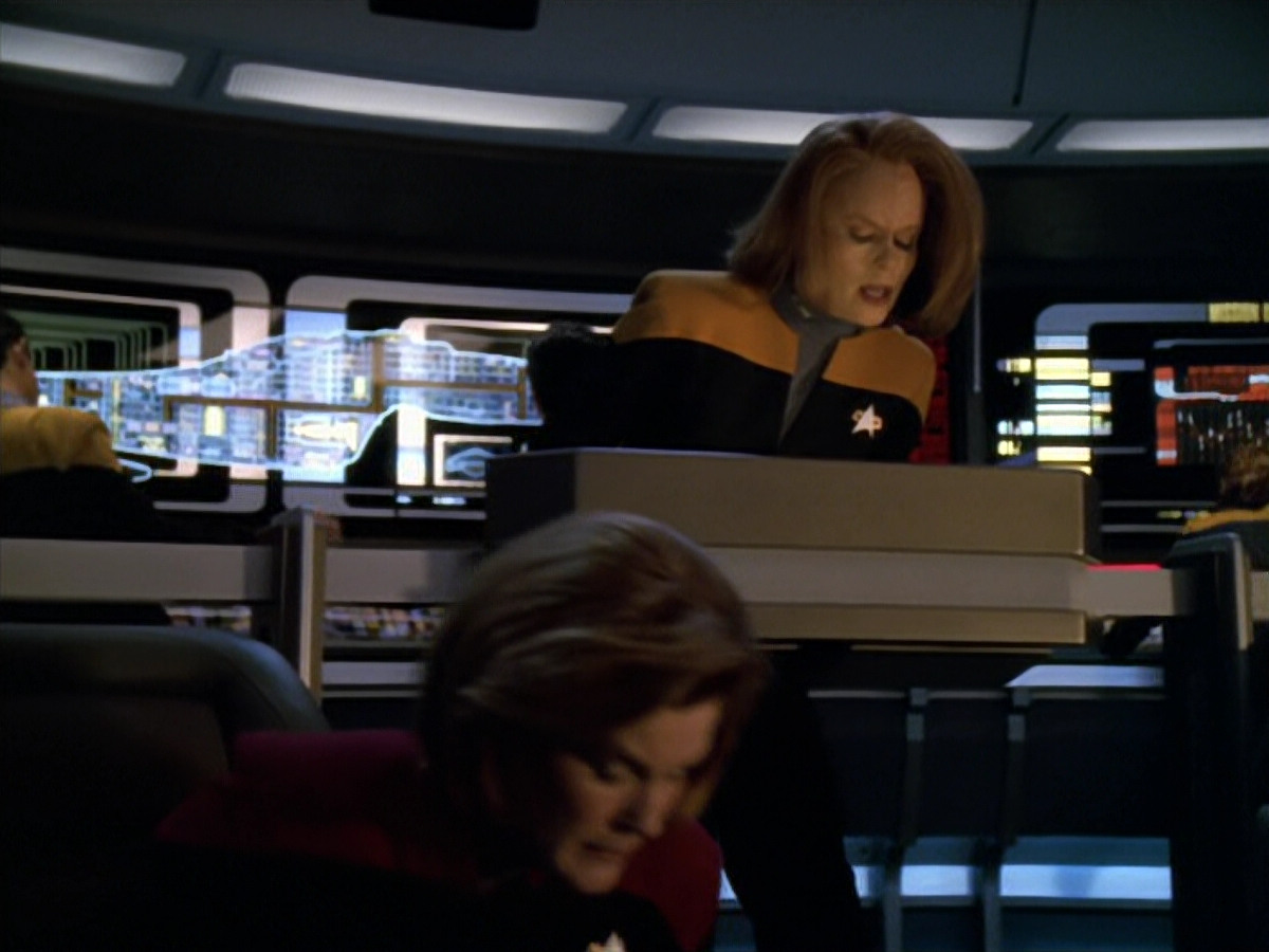 extant_StarTrek_VOY_5x19-TheFight_00053.jpg