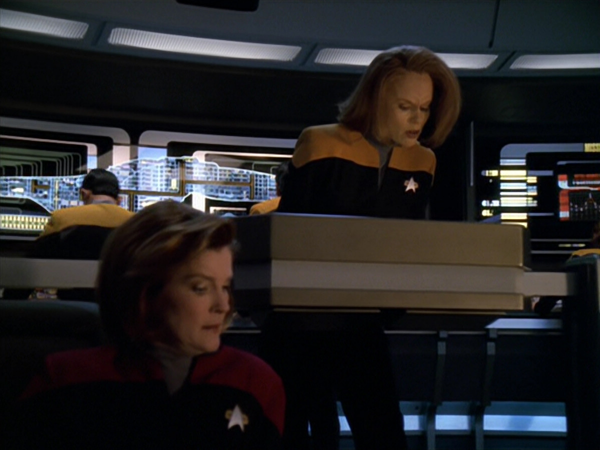 extant_StarTrek_VOY_5x19-TheFight_00054.jpg