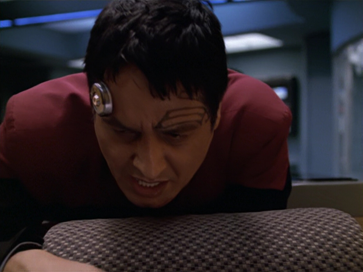 extant_StarTrek_VOY_5x19-TheFight_00248.jpg